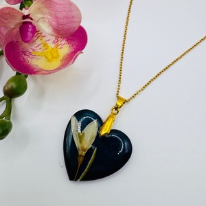 Pandantiv lemn inima mini si flori naturale , Bijuterii, Coliere, Pandative, Confectionarea bijuteriilor, ARTYNOS