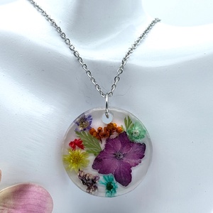 Pandantiv Handmade cu Flori naturale Presate � Rășină Premium - bijuterii - coliere - pandative - Artynos.ro