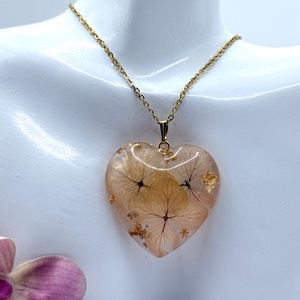 Pandantiv inima Floral din Rășină � Bijuterie Inspirate din Natură - bijuterii - coliere - pandative - Artynos.ro