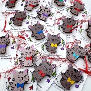 Mărțișor broșă pisicuță bej/maro pictată manual pe lemn - bijuterii - mărțișor - Artynos.ro