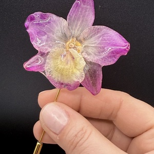 Brosa cu Orhidee Naturala in Rasina UV � Bijuterie Florala Unicat, Bijuterii, Brose, Confectionarea bijuteriilor, ARTYNOS