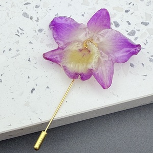 Broșă cu Orhidee Naturală în Rășină UV � Bijuterie Florală Unicat - bijuterii - broșe - Artynos.ro