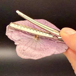 Agrafă de Păr cu Hortensie Naturală Mov � Accesoriu Floral Elegant - îmbrăcăminte și modă - accesorii păr - bandă de păr și agrafe păr - Artynos.ro