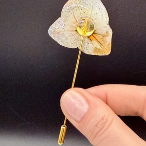 Broșă Hortensie Naturală � Accesoriu Floral Elegant - bijuterii - broșe - Artynos.ro