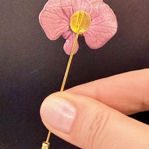 Broșă Hortensie Naturală � Accesoriu Unic și Feminin - bijuterii - broșe - Artynos.ro