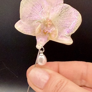 Brosa Orhidee Naturala � Bijuterie Florala Unica - Artynos.ro