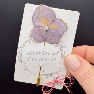 Broșă din Hortensie Naturală � Accesoriu Floral - bijuterii - broșe - Artynos.ro