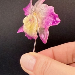 Broșă Orhidee Naturală  � Accesoriu Delicat pentru Ținute Rafinate - bijuterii - broșe - Artynos.ro