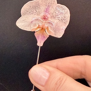 Broșă Orhidee Naturală � Accesoriu Premium cu Prindere din Oțel - bijuterii - broșe - Artynos.ro