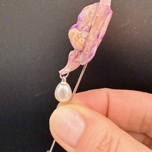 Broșă din Orhidee Naturală � Eleganță Florală Atemporală - bijuterii - broșe - Artynos.ro