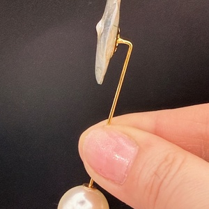 Broșă Handmade cu Hortensie Naturală albastra � Floare Conservată în Rășină - bijuterii - broșe - Artynos.ro