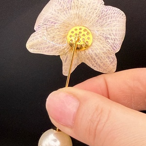 Broșă Florală orhidee naturala-  Conservate în Rășină - bijuterii - broșe - Artynos.ro