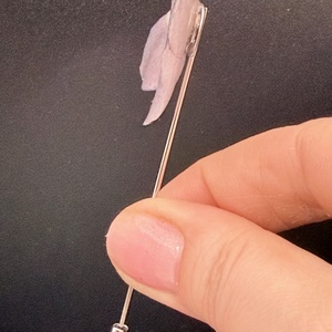 Broșă Unică cu Hortensie Naturală mov în Rășină � Bijuterie Florală Artizanală - bijuterii - broșe - Artynos.ro