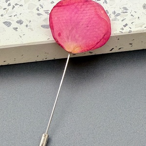 Brosa Eleganta cu Petala de Trandafir Naturala Roz - Artynos.ro