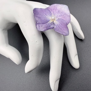 Inel cu hortensie naturală mov în rășină � bijuterie delicată handmade - bijuterii - inele - inele statement - Artynos.ro