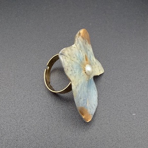  Inel handmade cu hortensie albastra naturală � bijuterie florală unică - bijuterii - inele - inele statement - Artynos.ro