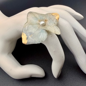  Inel handmade cu hortensie albastra naturală � bijuterie florală unică - bijuterii - inele - inele statement - Artynos.ro