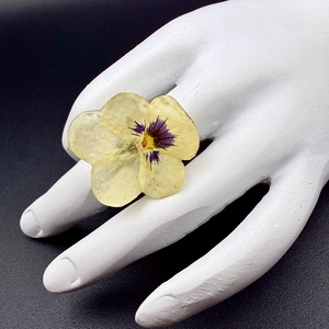 Inel cu panseluta galbena naturala � bijuterie florala handmade, Bijuterii, Inele, Inele statement, Confectionarea bijuteriilor, ARTYNOS