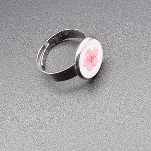 Inel handmade cu floare de nu-mă-uita roz � bijuterie florală unică - bijuterii - inele - inele statement - Artynos.ro