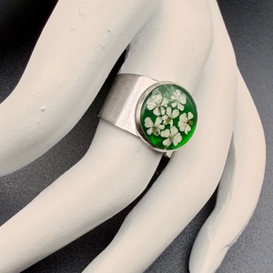 Inel handmade cu flori albe naturale � bijuterie florala delicata, Bijuterii, Inele, Inele statement, Confectionarea bijuteriilor, ARTYNOS