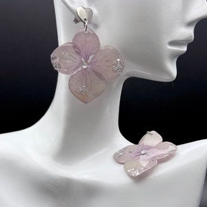 Cercei handmade cu flori de hortensie lila � bijuterii florale naturale, Bijuterii, Cercei, Cercei din rasina, Confectionarea bijuteriilor, ARTYNOS