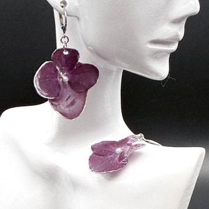 Cercei cu hortensie grena presata � bijuterii elegante din flori naturale, Bijuterii, Cercei, Cercei Hoops, Confectionarea bijuteriilor, ARTYNOS