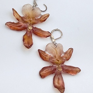 Cercei cu orhidee Cambria maro naturale � bijuterii handmade în rășină - bijuterii - cercei - cercei hoops - Artynos.ro