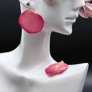 Cercei eleganti cu petale de trandafir naturale in rasina - Artynos.ro