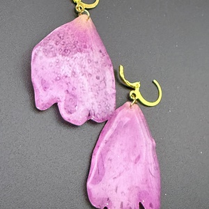 Cercei cu petale naturale de bujor roz � bijuterii din flori presate - bijuterii - cercei - cercei hoops - Artynos.ro