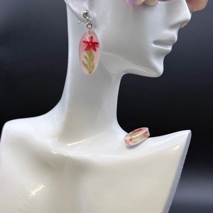 Cercei terariu cu flori presate � bijuterii inspirate din natură - bijuterii - cercei - cercei din rășină - Artynos.ro