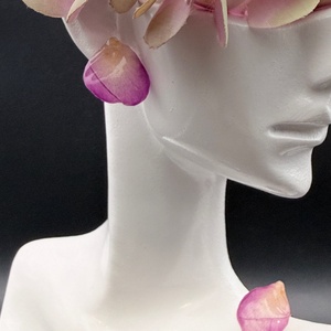 Cercei eleganți cu mini petale de trandafir naturale în rășină - bijuterii - cercei - cercei din rășină - Artynos.ro