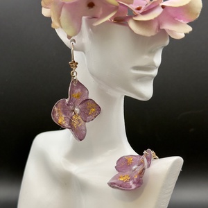 Cercei cu hortensie grena și montură argint 925 � bijuterii handmade elegante - bijuterii - cercei - cercei din argint - Artynos.ro