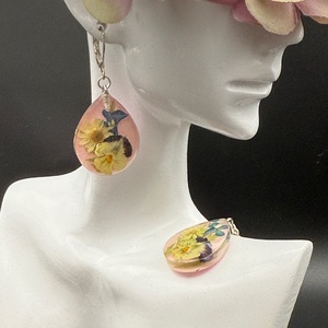 Cercei tip terariu cu flori naturale � bijuterii handmade unice - Artynos.ro