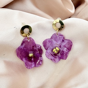 Cercei cu Violete de Parma Naturale roz  � Bijuterii Elegante cu Flori - bijuterii - cercei - cercei din rășină - Artynos.ro