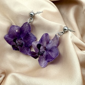 Cercei cu Mini Orhidee Naturale violet  � Bijuterii Elegante - bijuterii - cercei - cercei din rășină - Artynos.ro