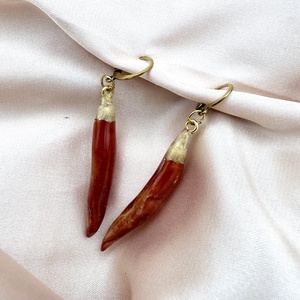 Cercei cu Ardei Roșii Mini Naturali � Bijuterii Handmade Creative - bijuterii - cercei - cercei din rășină - Artynos.ro