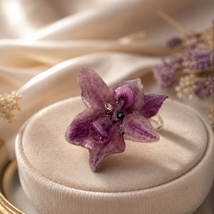 Inel handmade cu orhidee naturală mov în rășină �Inel handmade unicat - bijuterii - inele - inele statement - Artynos.ro