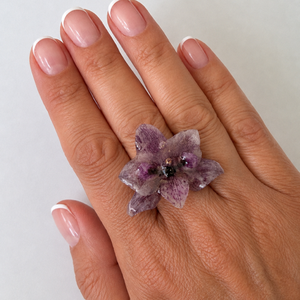 Inel handmade cu orhidee naturală mov în rășină �Inel handmade unicat - bijuterii - inele - inele statement - Artynos.ro