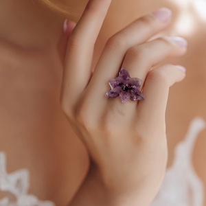Inel handmade cu orhidee naturală mov în rășină �Inel handmade unicat - bijuterii - inele - inele statement - Artynos.ro