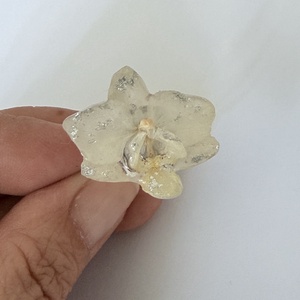 Inel handmade cu orhidee alba naturala � bijuterie florală delicată - bijuterii - inele - inele statement - Artynos.ro