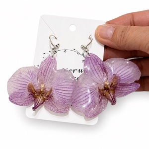 Cercei handmade cu orhidee roz-lila naturală - Flori naturale conservate in rasina  - bijuterii - cercei - cercei din rășină - Artynos.ro