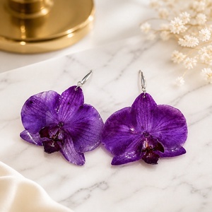 Cercei handmade cu orhidee Phalaenopsis mov naturală - Bijuterii unicat in rășină - bijuterii - cercei - cercei din rășină - Artynos.ro