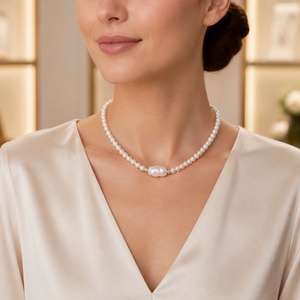 Colier Choker din Perle Naturale de Cultura cu Perla Baroca Centrala, Bijuterii, Coliere, Coliere din perle, , Adauga o nota de rafinament clasic reinterpretat in stil modern cu acest colier elegant din perle n..., ARTYNOS