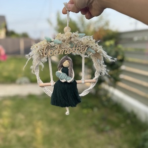 Ornament Cu Păpușă Macrame Cadou Prima Aniversare Botez Nasa sau Mama - casă & stil de viață - accesorii pentru decorat casa - decorațiuni de pereți, decorațiuni suspendate - decorațiuni perete, macramé - Artynos.ro