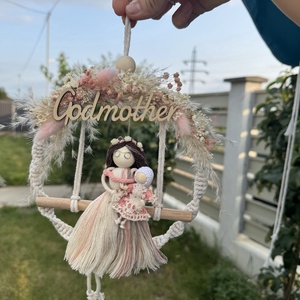 Ornament Cu Papusa Macrame Cadou Prima Aniversare Botez Nasa sau Mama - Artynos.ro