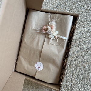 Ornament Cu Păpușă Macrame Cadou Prima Aniversare Botez Nasa sau Mama - casă & stil de viață - accesorii pentru decorat casa - decorațiuni de pereți, decorațiuni suspendate - decorațiuni perete, macramé - Artynos.ro