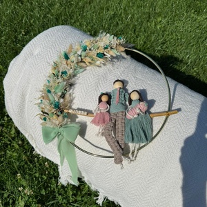 CORONITA ORNAMENT PERETE CU PĂPUȘI MACRAME_CADOU FAMILIE - casă & stil de viață - accesorii pentru decorat casa - decorațiuni de pereți, decorațiuni suspendate - decorațiuni perete, macramé - Artynos.ro