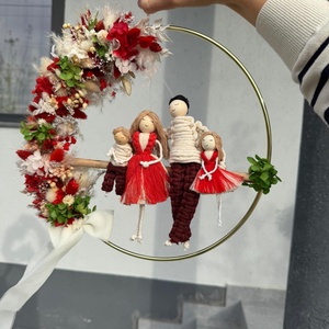 CORONITA ORNAMENT PERETE CU PĂPUȘI MACRAME_CADOU FAMILIE - casă & stil de viață - accesorii pentru decorat casa - decorațiuni de pereți, decorațiuni suspendate - decorațiuni perete, macramé - Artynos.ro