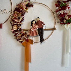 CORONITA ORNAMENT PERETE CU PĂPUȘI MACRAME_CADOU FAMILIE - casă & stil de viață - accesorii pentru decorat casa - decorațiuni de pereți, decorațiuni suspendate - decorațiuni perete, macramé - Artynos.ro