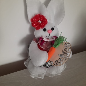 Decoratiune iepuras cu floare rosie - casă & stil de viață - echipament pentru camera copiilor - decorațiuni pentru camera copilului - Artynos.ro